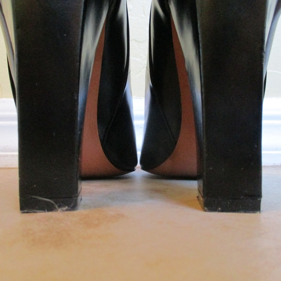 Badgley Mischka Mark And James Black Leather Heels - Picture 7 of 8